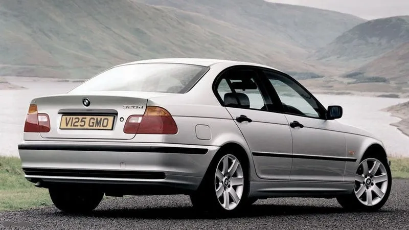 Jakie żarówki do oświetlenia tablicy w BMW E46?